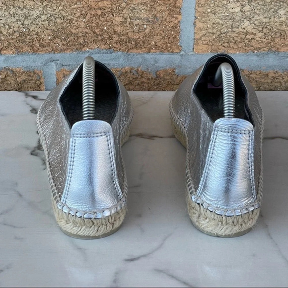 Manebi Los Angeles Metallic Flat Espadrille,
Platinum 6.5 - Picture 4 of 10